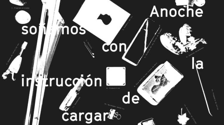 Anoche soñamos con la instrucción de cargar todos nuestros objetos dentro de un trozo de papel. 10 años de Naranja Publicaciones.
